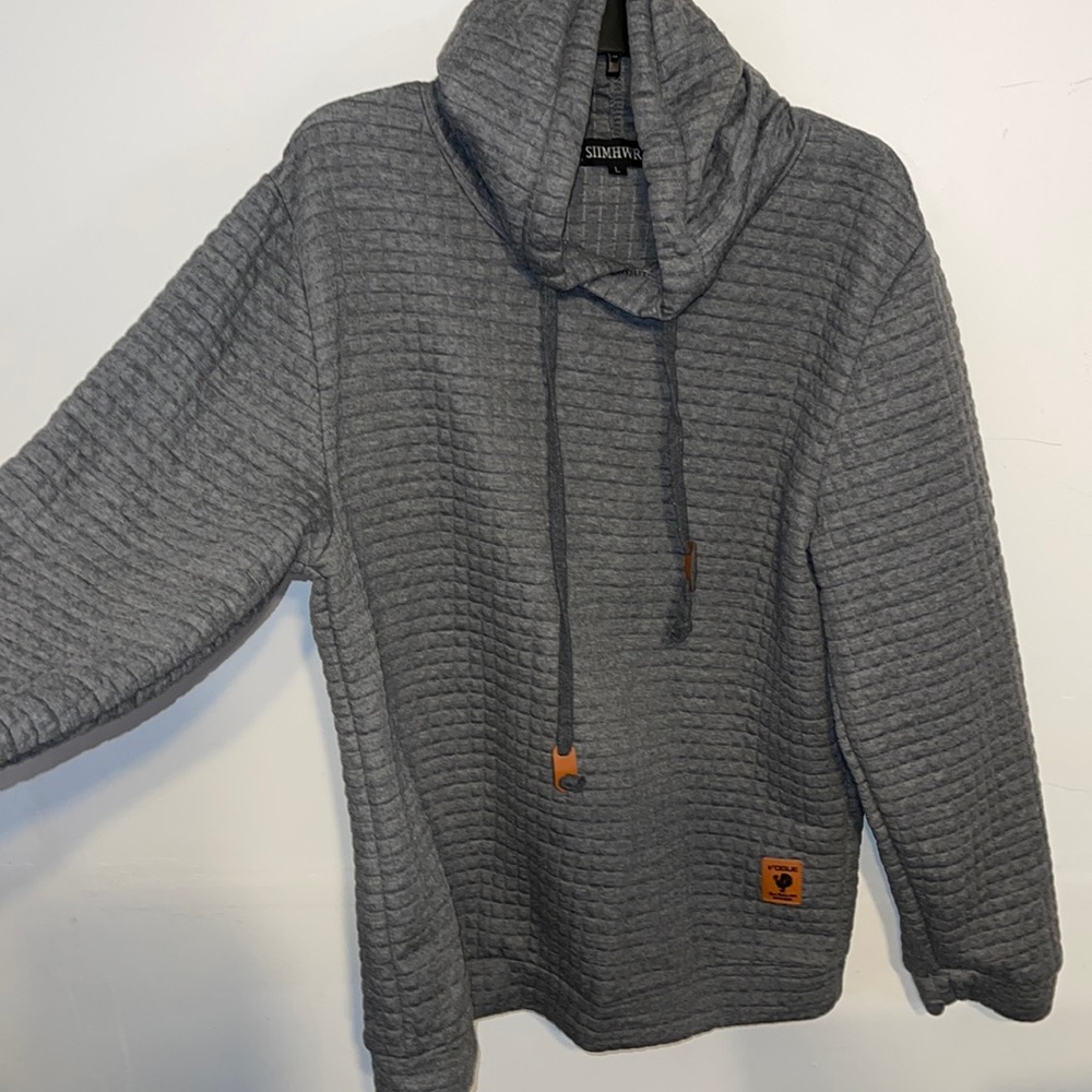 NWOT* Men’s ultra light pullover hoodie.